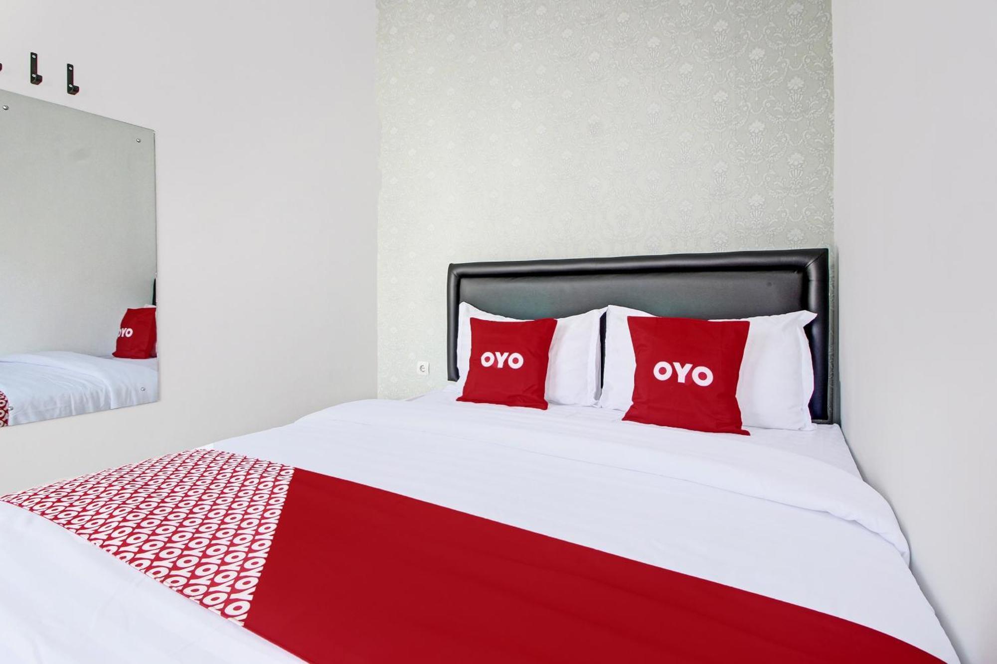 Super Oyo Collection O 92363 Kp Inn Temon Esterno foto